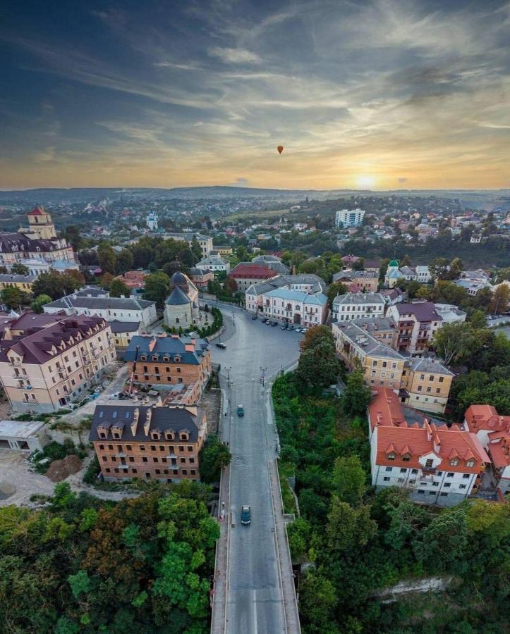 Квартира В Центрі Старого Міста З Окремим Входом Kamianets-Podilsky Extérieur photo